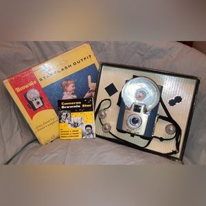 Brownie StarFlash Outfit Camera